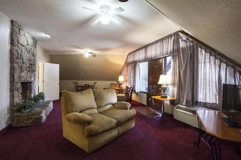 Four Seasons Motor Lodge 개틀린버그 객실 사진